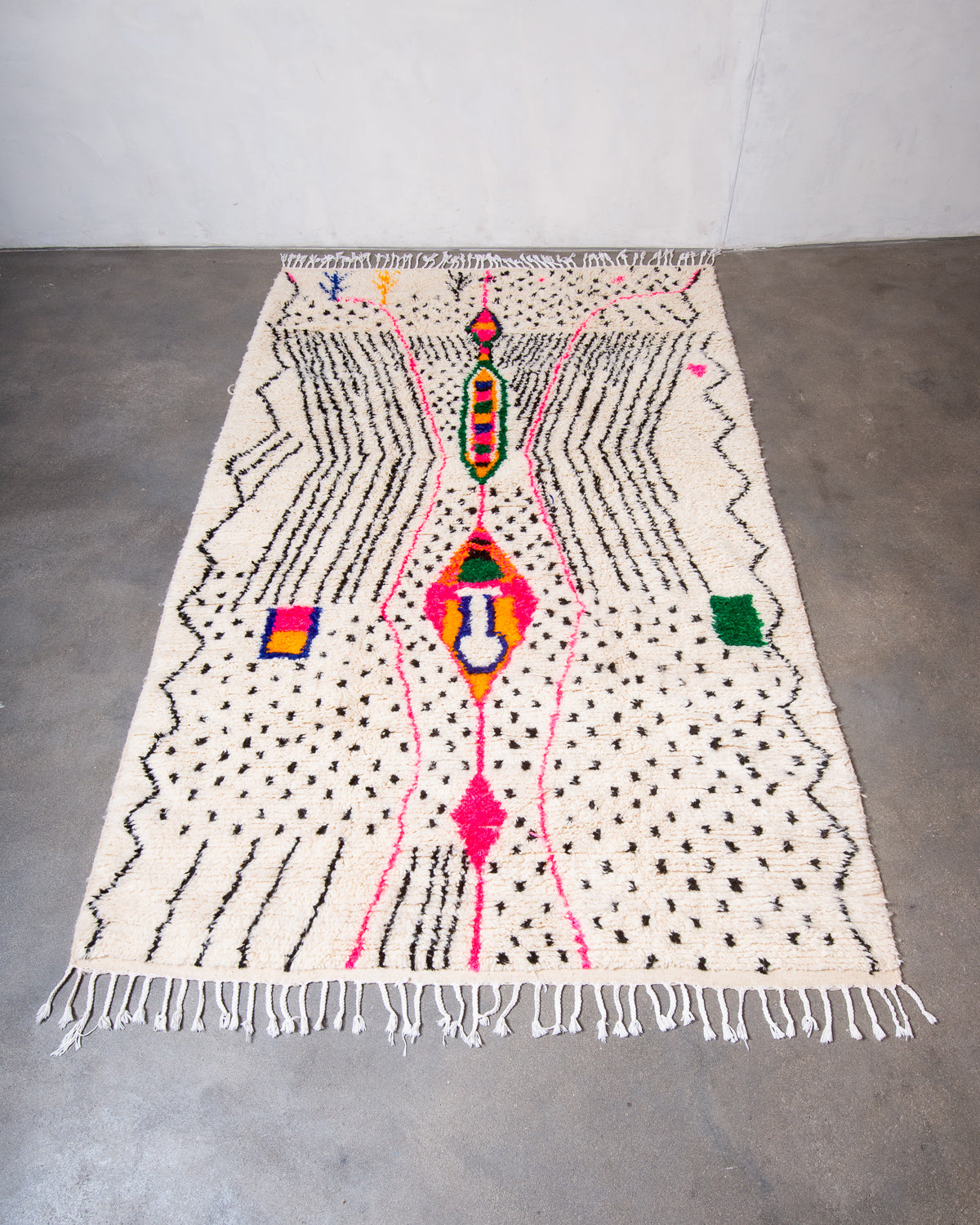 Modern designer handcrafted Berber rug from Morocco. Azilal rug with beautiful colours and patterns. Made of sheep’s wool and colourful cotton.